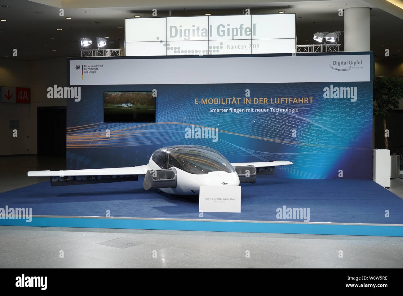 Das erste von eVtol fliegende Aurora Flight Science auf dem Digitalgipfel 2018 dans Nuernberg Banque D'Images