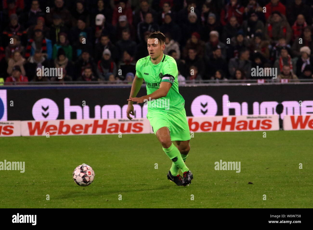 Anton, Waldemar (31), 1. BL : 18-19 : 16. Sptg. - SC Freiburg vs Hanovre 96 DFL RÈGLEMENT INTERDIT TOUTE UTILISATION DES PHOTOGRAPHIES COMME DES SÉQUENCES D'IMAGES ET/OU QUASI-VIDÉO Foto : Joachim Hahne/johapress Banque D'Images