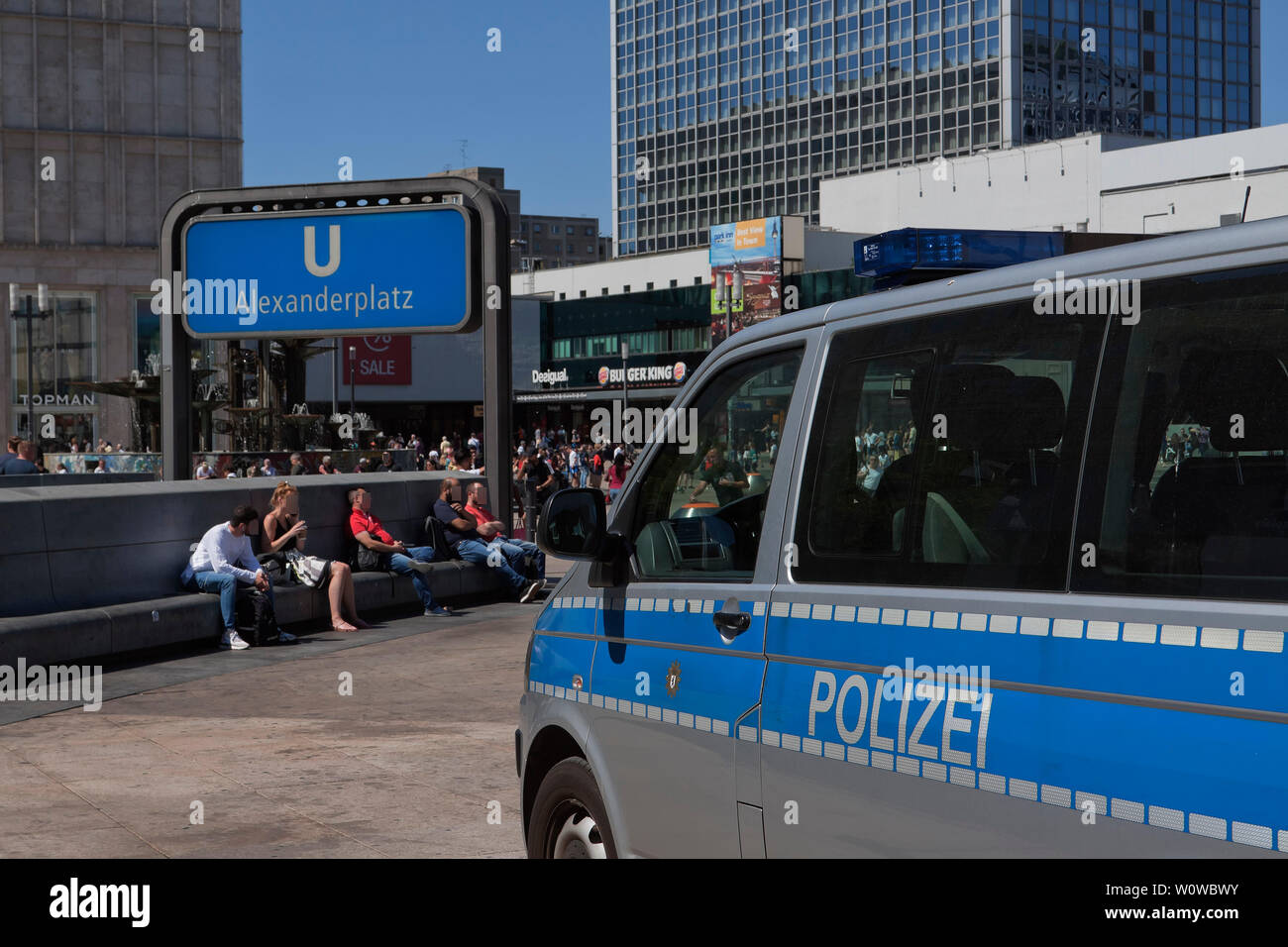 À la police de Berlin Alexanderplatz Banque D'Images