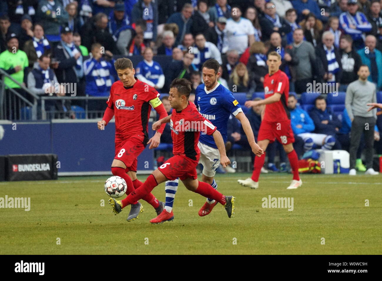 Starkes Retour : Amir Abrashi (Fribourg) 1. BL : 18-19 : 22. Sptg. - SC Freiburg vs VfL Wolfsburg DFL RÈGLEMENT INTERDIT TOUTE UTILISATION DES PHOTOGRAPHIES COMME DES SÉQUENCES D'IMAGES ET/OU QUASI-VIDÉO Foto : Joachim Hahne/johapress Banque D'Images