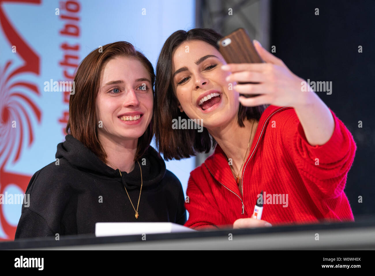 Lena Meyer-Landrut Autogrammstunde mit zu Ihrem Albumstart "seulement l'amour, l"'im ALEXA Berlin / 090419 Banque D'Images