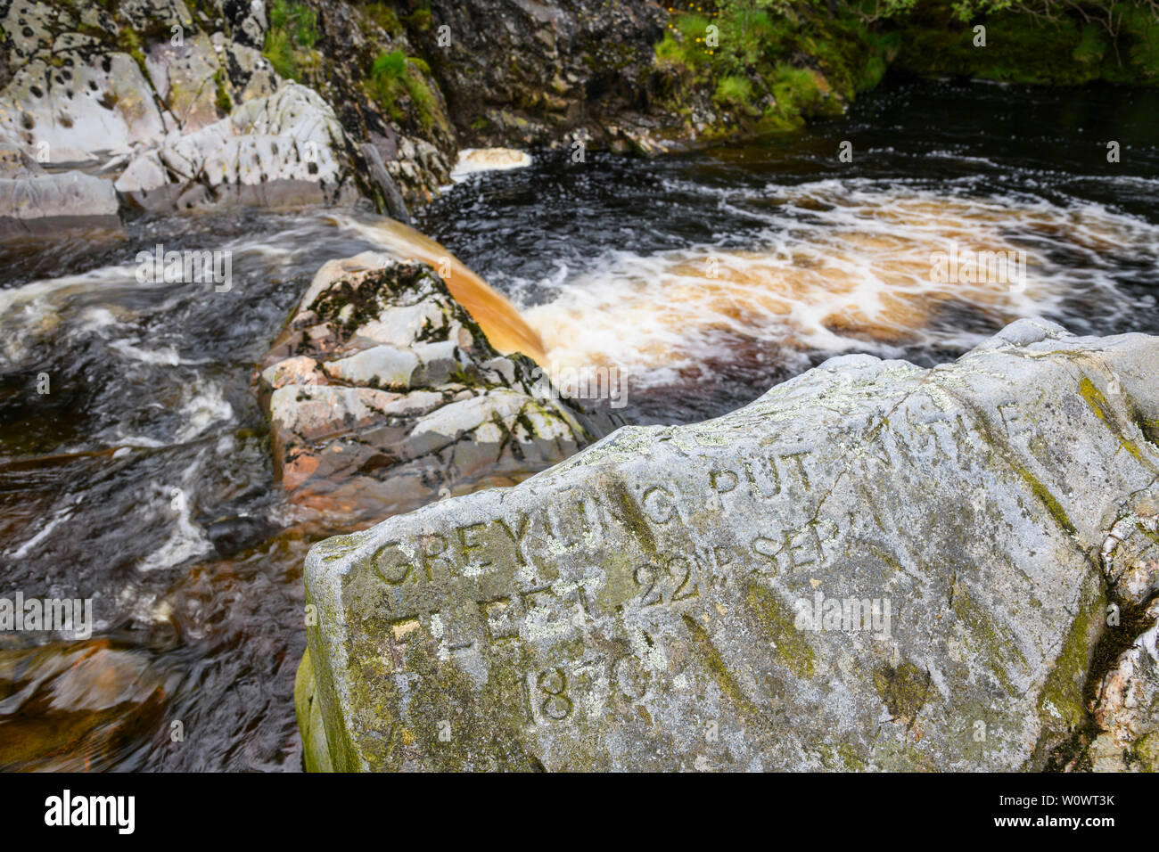 Rock sculpté à Pool Ness - Grayling ont été mis dans la flotte 22 septembre 1870, l'eau de grande flotte, près de Leeds, Dumfries et Galloway, Écosse Banque D'Images