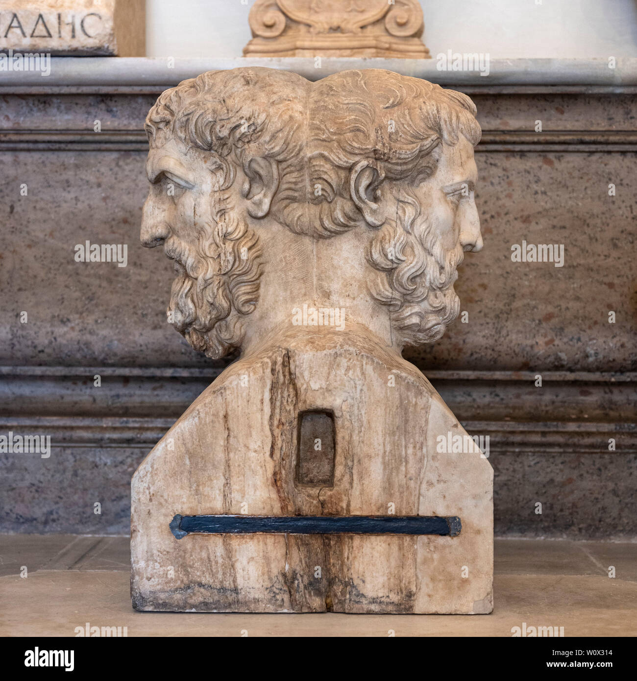 Rome. L'Italie. Herm double d'Épicure (à gauche) et Metrodorus (droite) dans la salle des philosophes, les musées du Capitole. Musei Capitolini. Herm Double Banque D'Images