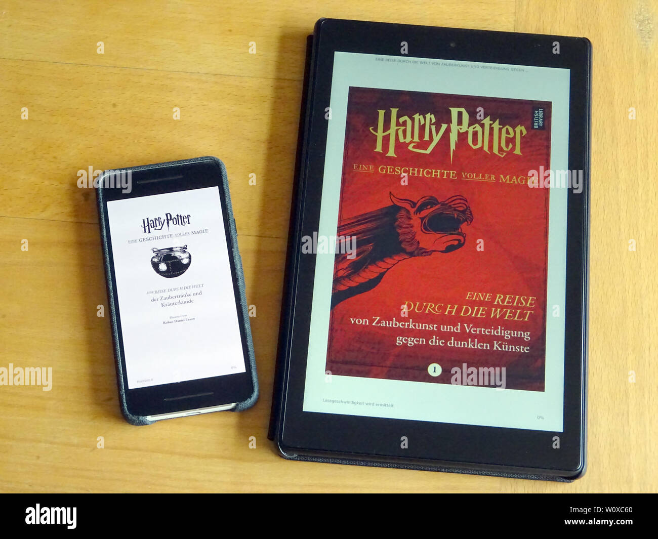 Londres, Royaume-Uni. 28 Juin, 2019. L'eBook collection "une histoire  pleine de magie" peut être vu sur l'affiche d'un smartphone et tablette. De  nouvelles aventures de l'assistant populaires ne sont plus à prévoir,