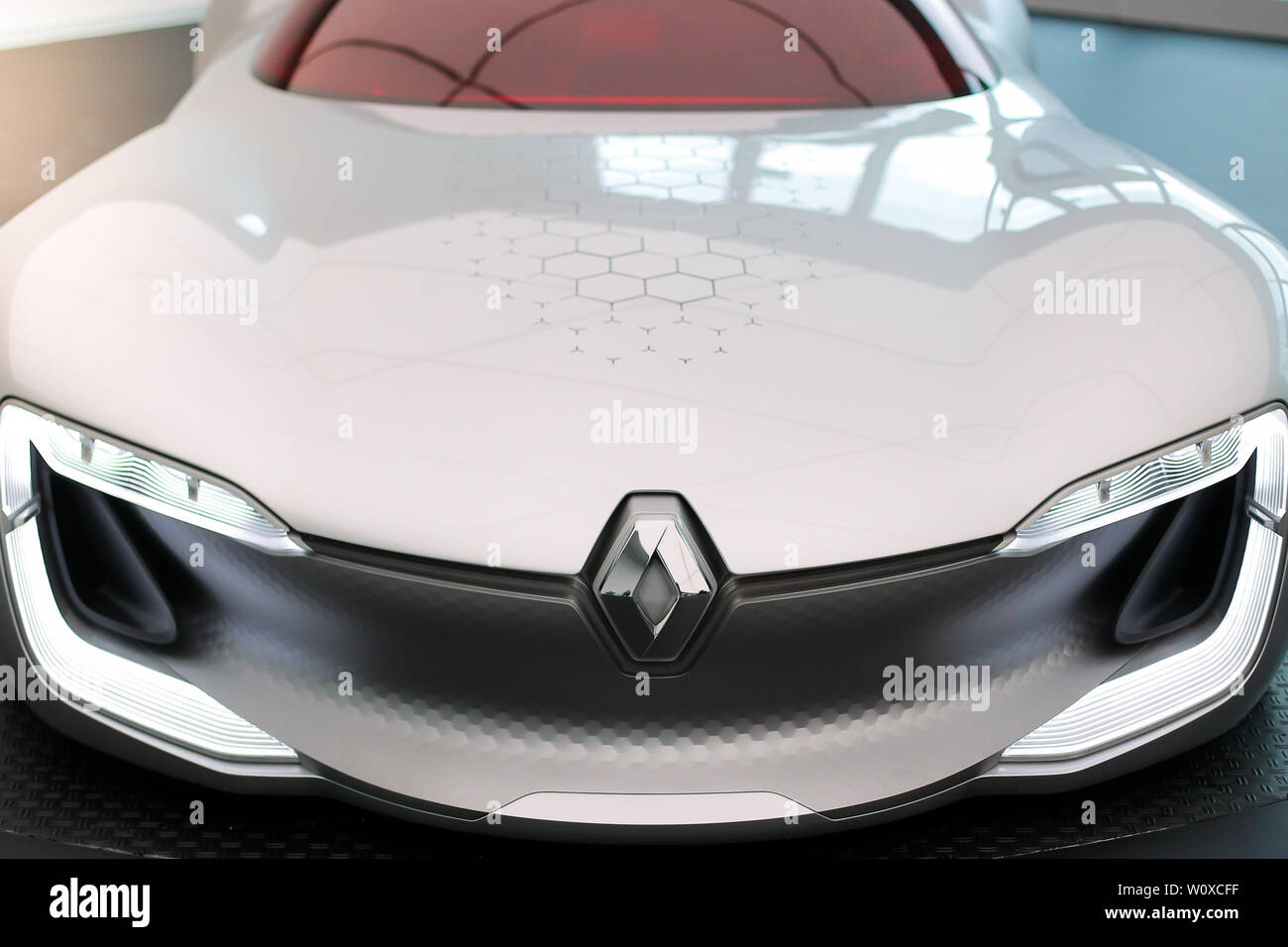Bucarest, Roumanie - 28 juin 2019 : Le concept Renault Trezor hypercar est présentée à la presse lors de l'ouverture de Bucarest Renault connecté. Banque D'Images