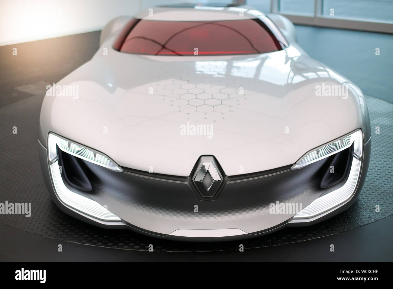 Bucarest, Roumanie - 28 juin 2019 : Le concept Renault Trezor hypercar est présentée à la presse lors de l'ouverture de Bucarest Renault connecté. Banque D'Images