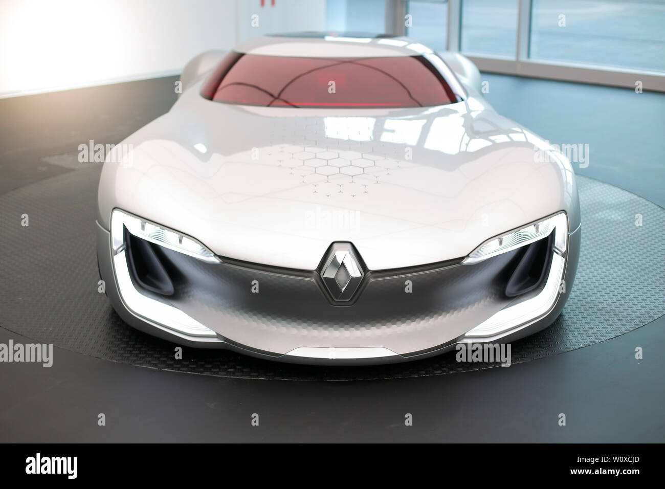 Bucarest, Roumanie - 28 juin 2019 : Le concept Renault Trezor hypercar est présentée à la presse lors de l'ouverture de Bucarest Renault connecté. Banque D'Images