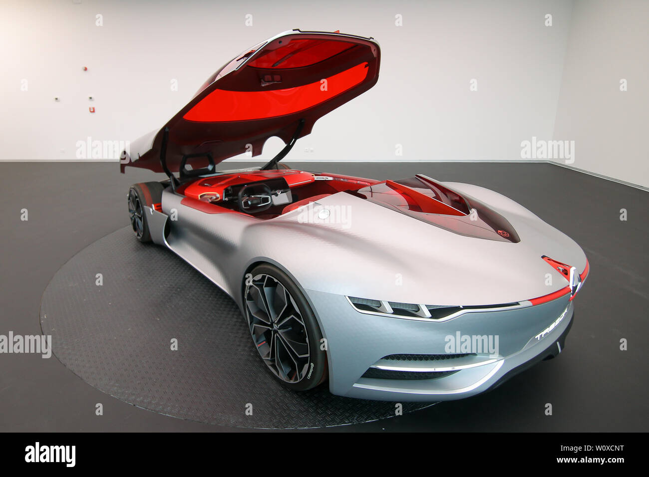 Bucarest, Roumanie - 28 juin 2019 : Le concept Renault Trezor hypercar est présentée à la presse lors de l'ouverture de Bucarest Renault connecté. Banque D'Images