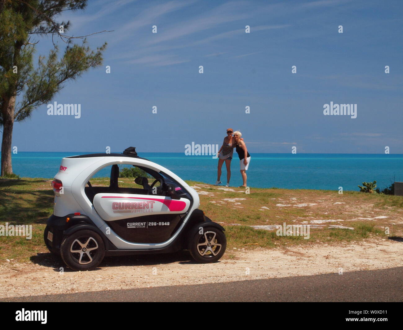 La dernière aventure de voyage de tourisme aux Bermudes. La Renault Twizy, un véhicule électrique qui permet la liberté et l'indépendance de visiter en toute sécurité. Banque D'Images