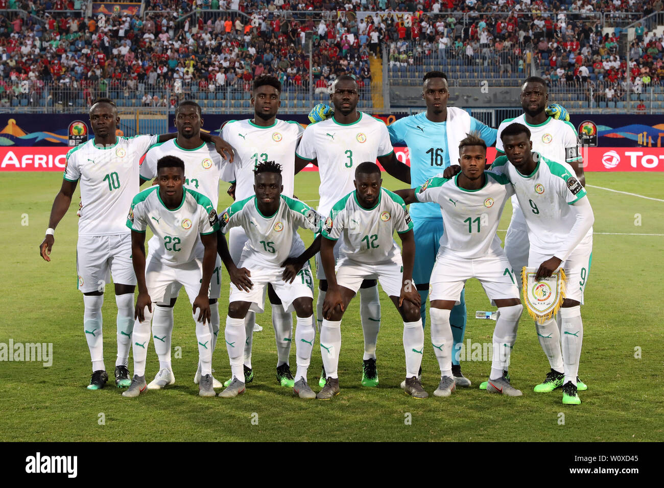 (190628) -- LE CAIRE, Juin 28, 2019 (Xinhua) -- Les joueurs du Sénégal posent pour des photos lors de la coupe d'Afrique des Nations 2019 groupe C match entre le Sénégal et l'Algérie au Caire, Égypte, le 27 juin 2019. L'Algérie a gagné 1-0. (Xinhua/Wang Teng) Banque D'Images