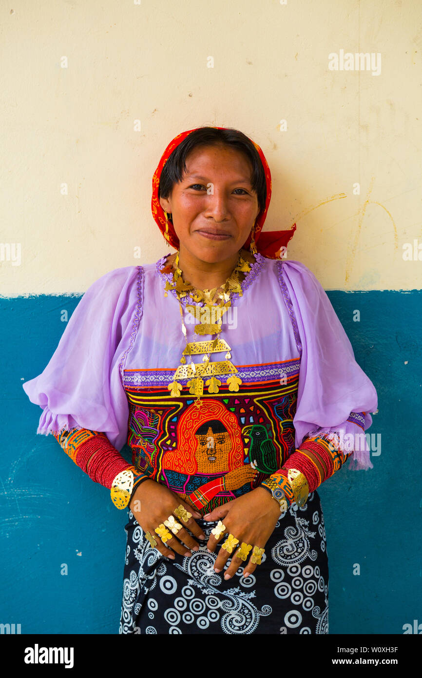 Des bijoux traditionnels, groupe ethnique Kuna, village de l'archipel des  San Blas Kuna Yala, région, Panama, Amérique Centrale, Amérique Latine  Photo Stock - Alamy