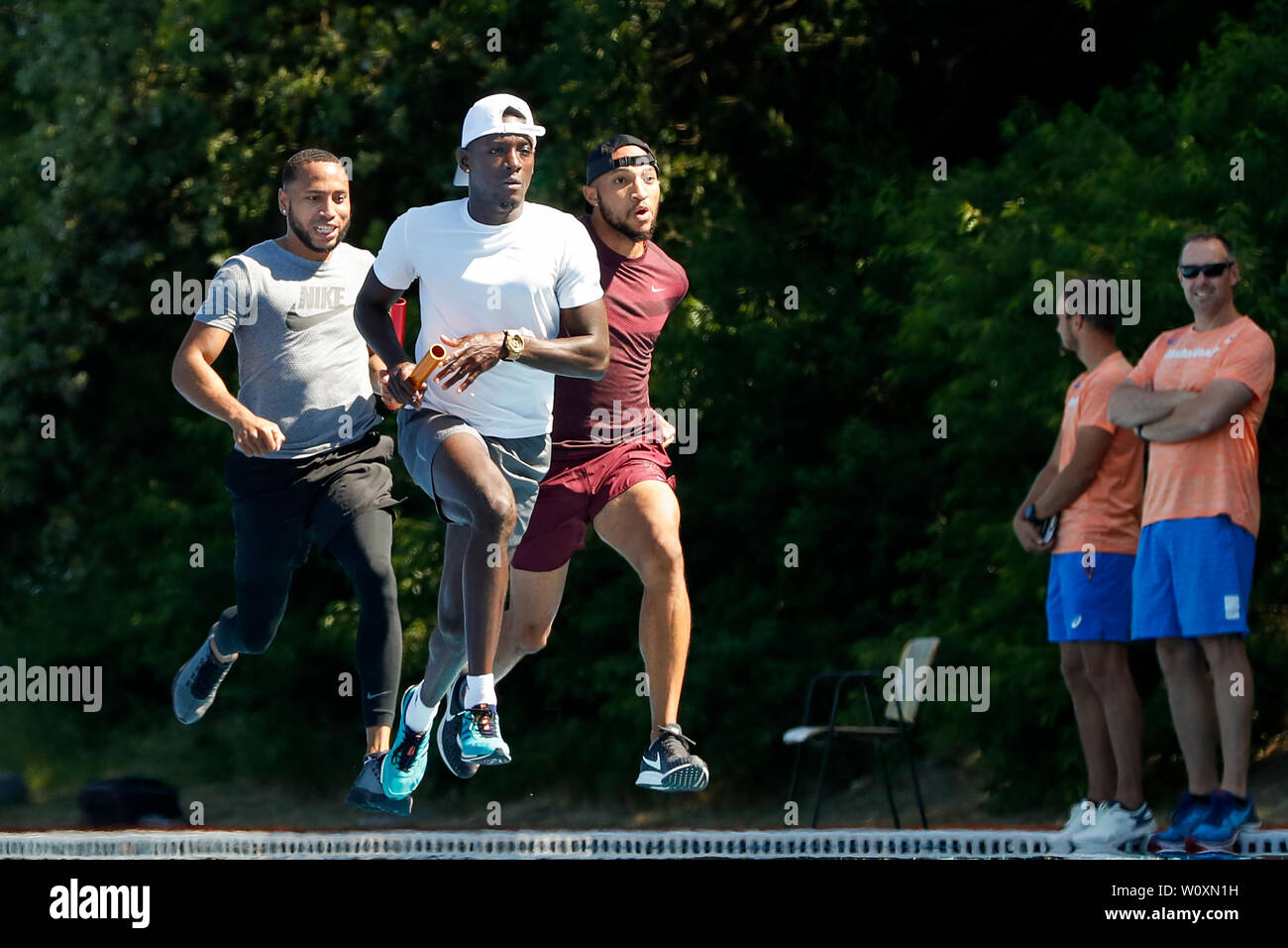 Arnhem, Pays-Bas. 27 Juin, 2019. ARNHEM, 27-06-2019, Papendal centre de formation, (L-R) Christopher Garia, Taymir Burnett et Hensley Paulina pendant les 4 x 100 m relais formation de l'équipe néerlandaise : Crédit Photos Pro/Alamy Live News Banque D'Images