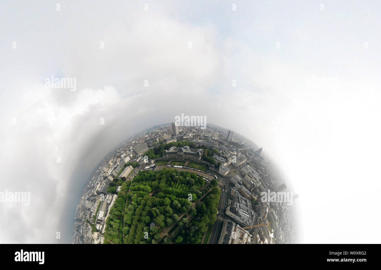 Vue aérienne de 180° Panorama Bruxelles, le Palais Royal. Hemisphere Banque D'Images