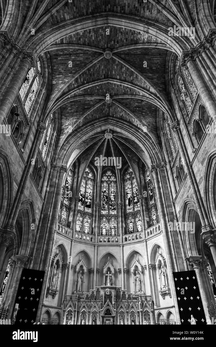 L'église de Saint-Louis-des-Chartrons à Bordeaux, France. 1880 de style néo-gothique de l'église catholique. Le plafond voûté. Banque D'Images