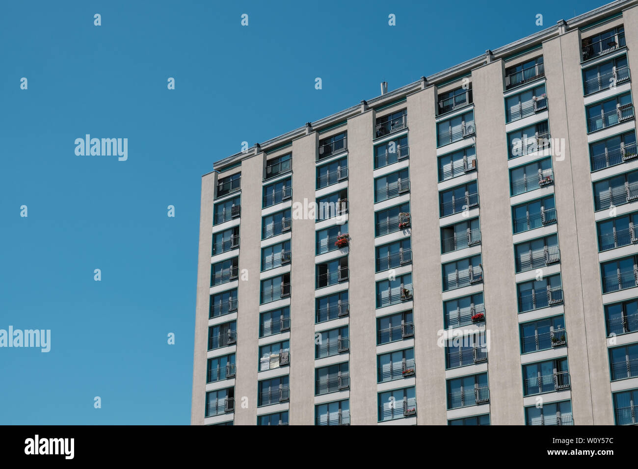 La façade de l'immeuble résidentiel, appartement maison / extérieur immobilier Banque D'Images