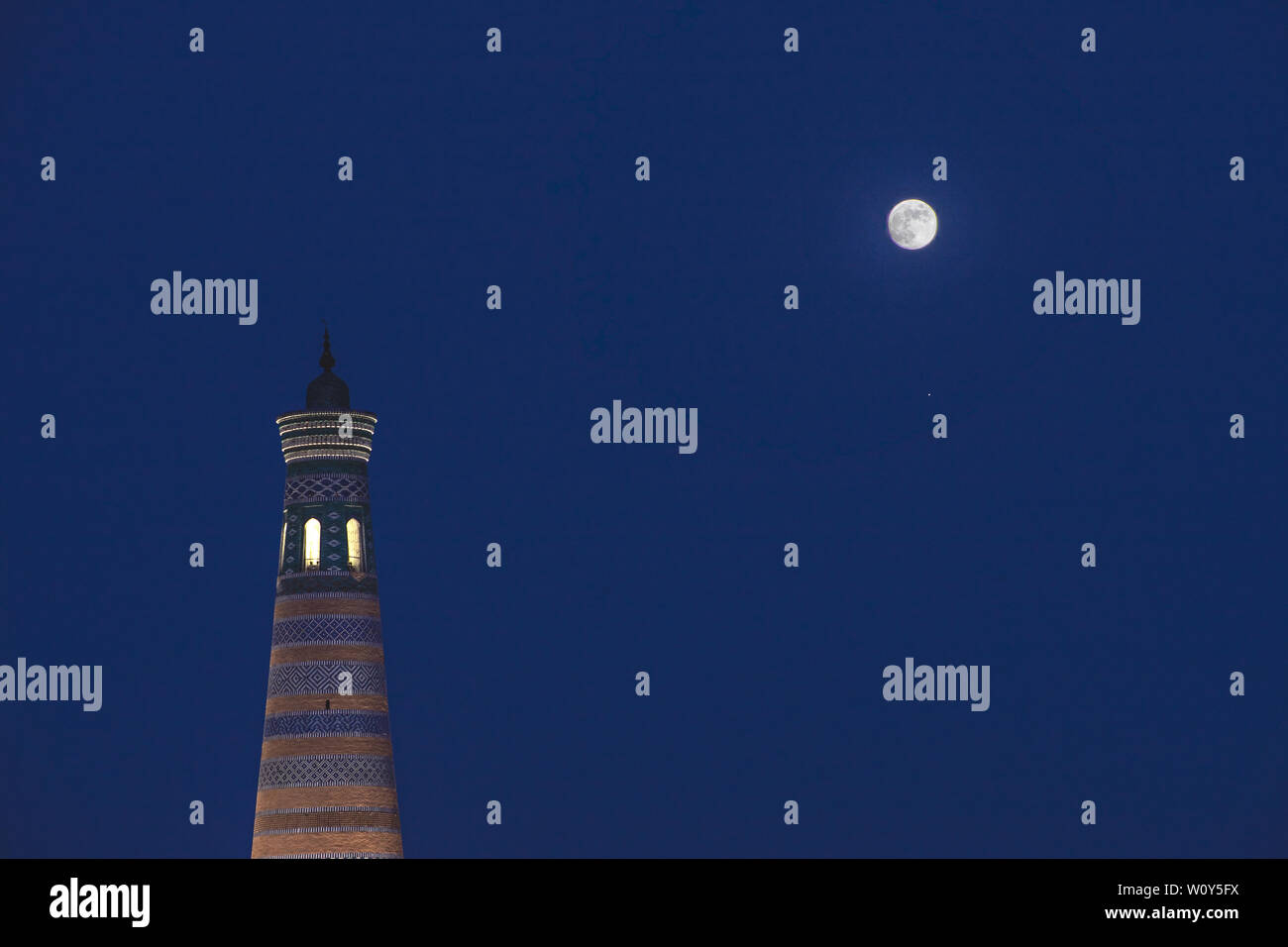 Minaret et la lune Banque D'Images