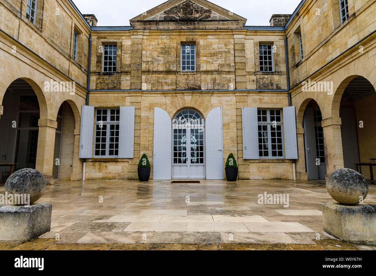 Chateau du Tertre dans la région de l'ARSAC Gironde, France. Un Grand Cru Classe Margaux producteur de vin. Partie du château avec parvis. Banque D'Images