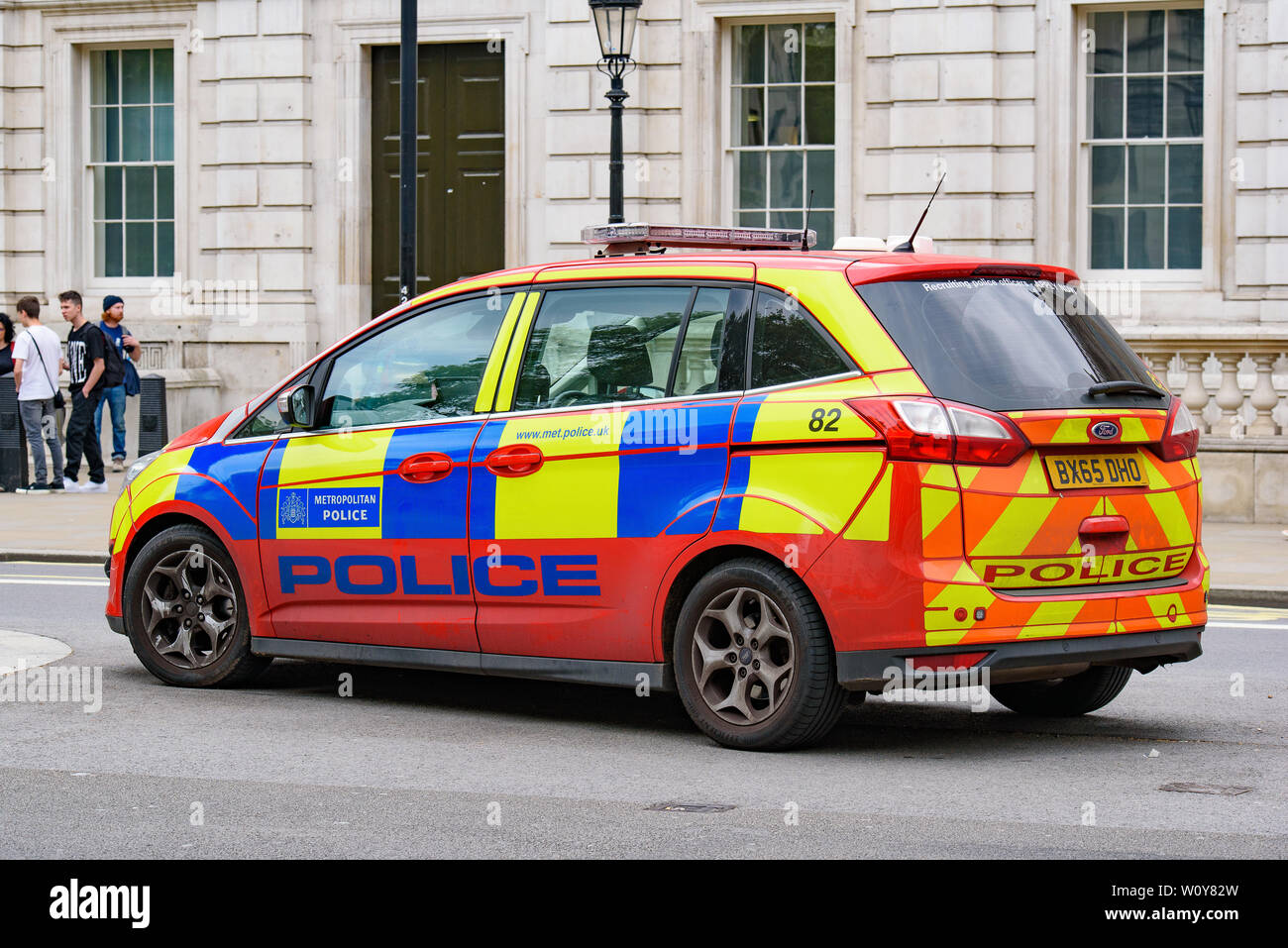 La police britannique voiture dans la rue à Londres, Royaume-Uni Banque D'Images