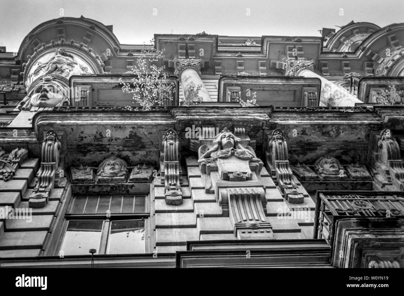 Façade de l'immeuble art nouveau à Riga sur la rue Strelnieku Banque D'Images