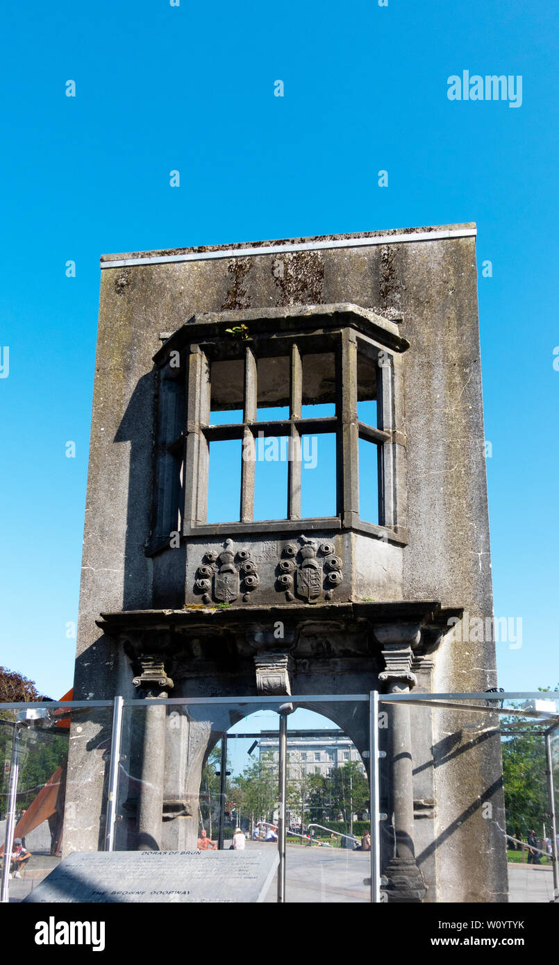 L'Browne porte dans la Place Eyre à Galway, Irlande Banque D'Images