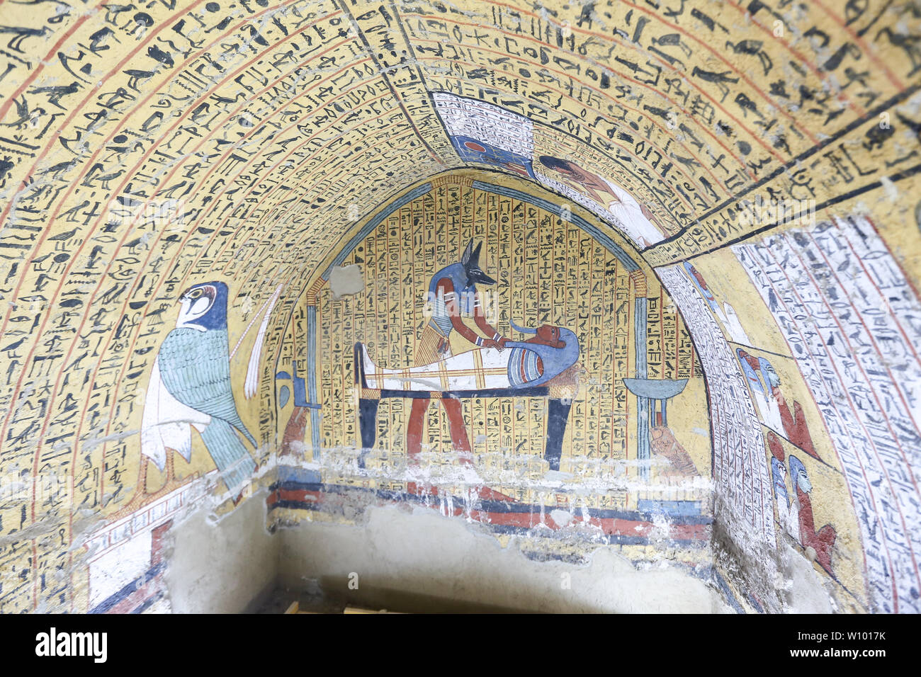 Scène d'un tombeau à Deir el-Médineh, Village de la ville de Louxor, Egypte Banque D'Images