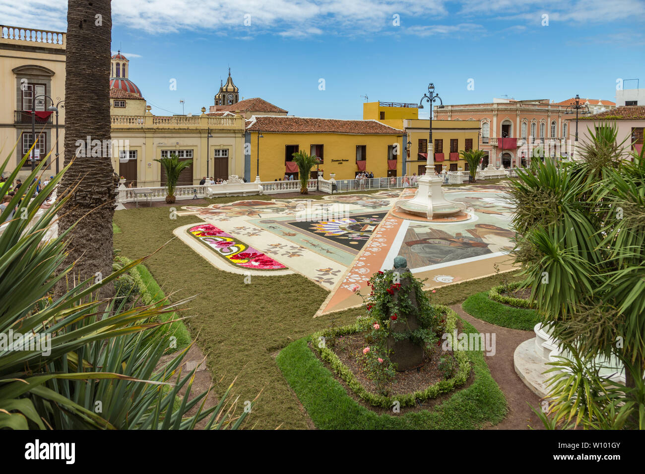 La Orotava, Tenerife, Espagne - 27 juin 2019. Beau tapis de fleurs à La Orotava au cours de Corpus Christi. Célèbre événement religieux et la concurrence de f Banque D'Images