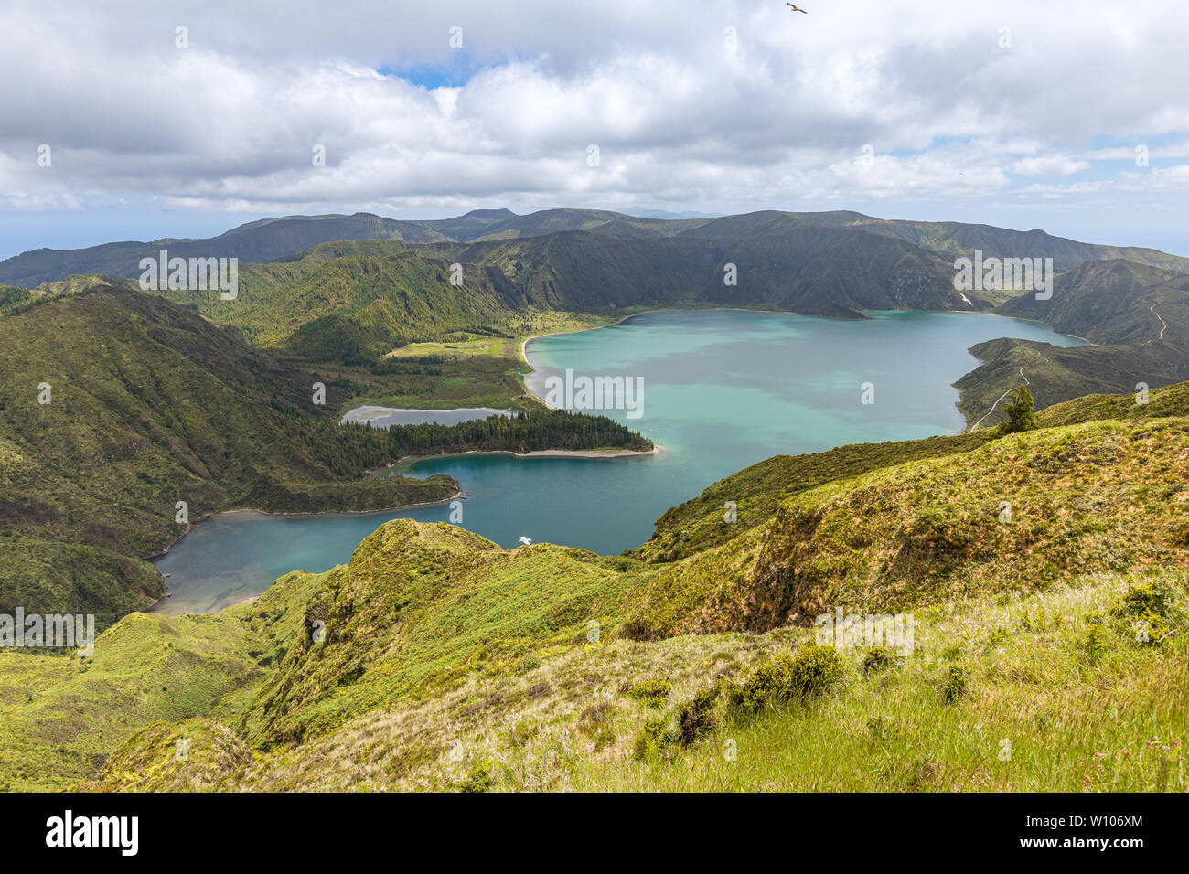 Le lac du cratère Lagoa do Fogo, l'île de São Miguel, Açores, Portugal Banque D'Images