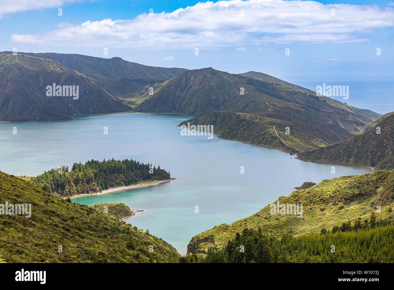 Le lac du cratère Lagoa do Fogo, l'île de São Miguel, Açores, Portugal Banque D'Images
