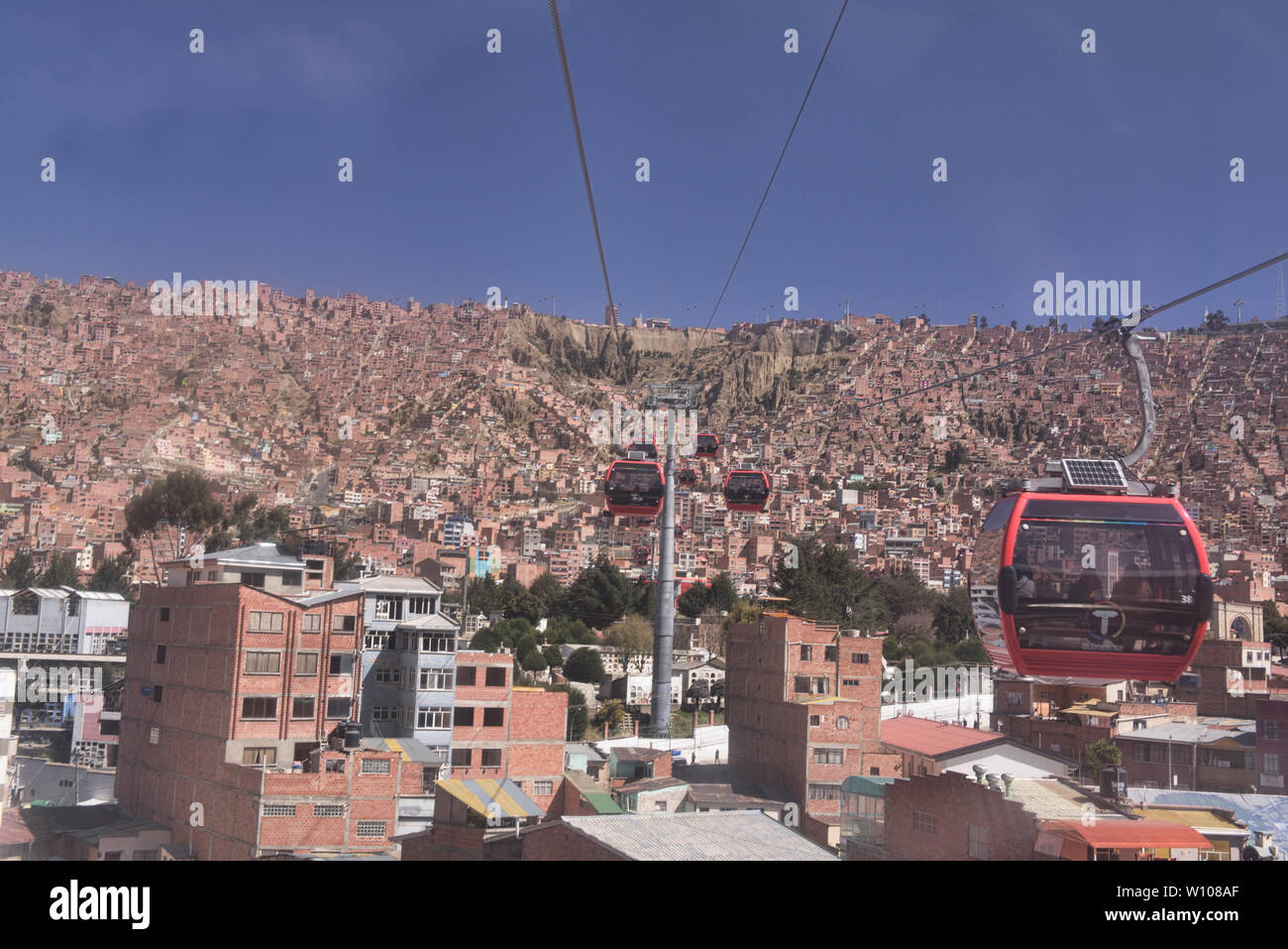 Vue aérienne de la ville de la mi téléphérique Teleférico, La Paz, Bolivie Banque D'Images