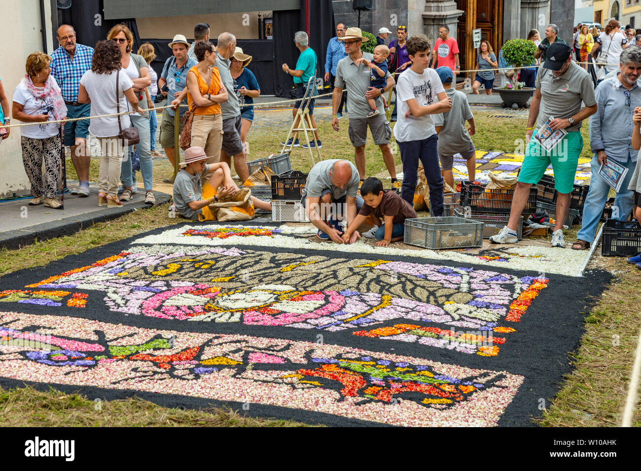 La Orotava, Tenerife, Espagne - 27 juin 2019. Beau tapis de fleurs à La Orotava au cours de Corpus Christi. Célèbre événement religieux et la concurrence de f Banque D'Images