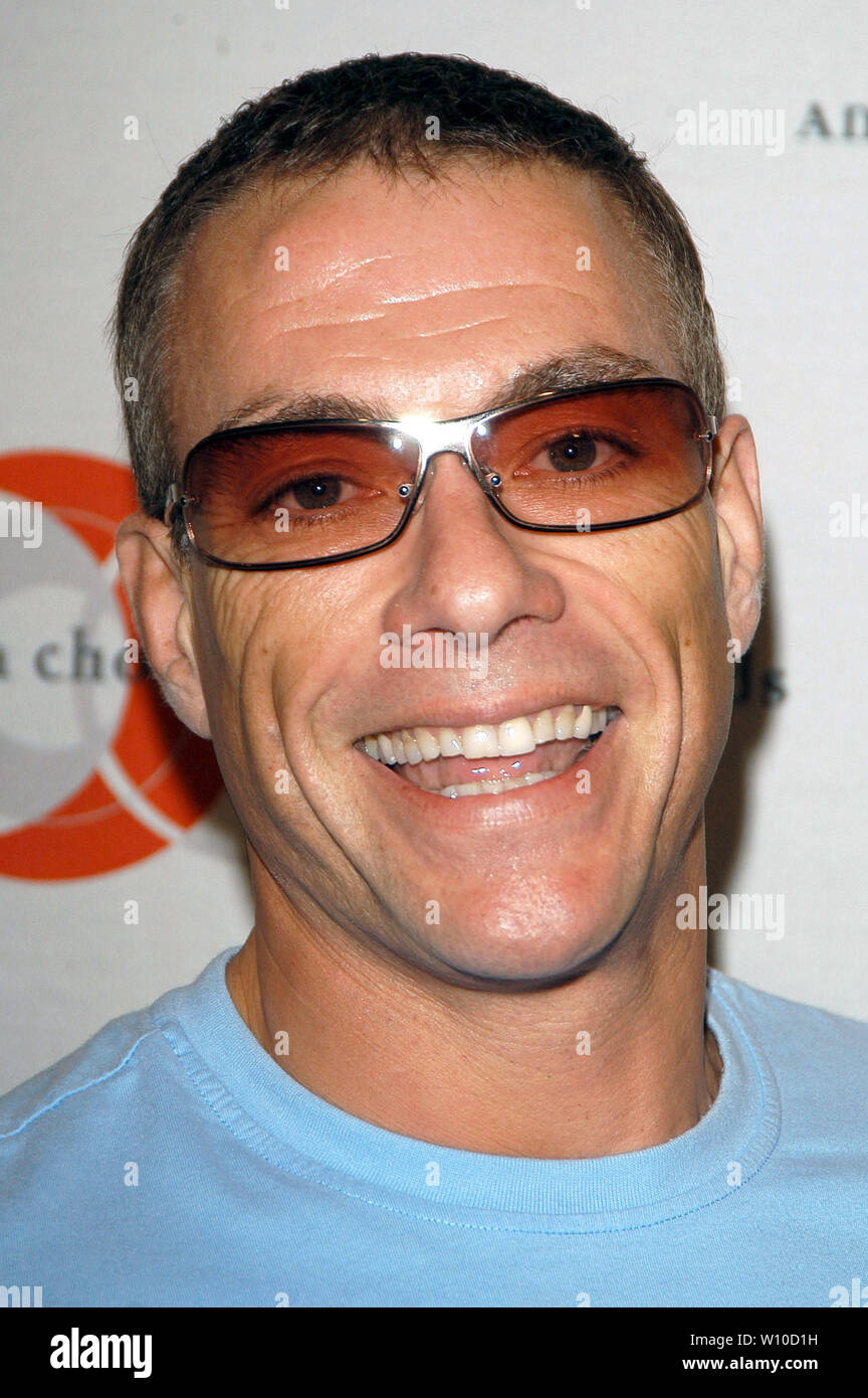 Jean-Claude Van Damme à la 10e Annual American Choreography Awards - Arrivals tenue à l'Orpheum Theatre dans le centre-ville de Los Angeles, CA. L'événement a eu lieu le dimanche, Octobre 17, 2004. Photo par : SBM / PictureLux - Tous droits réservés - N° de référence du fichier SBMPLX 33790-7305 Banque D'Images