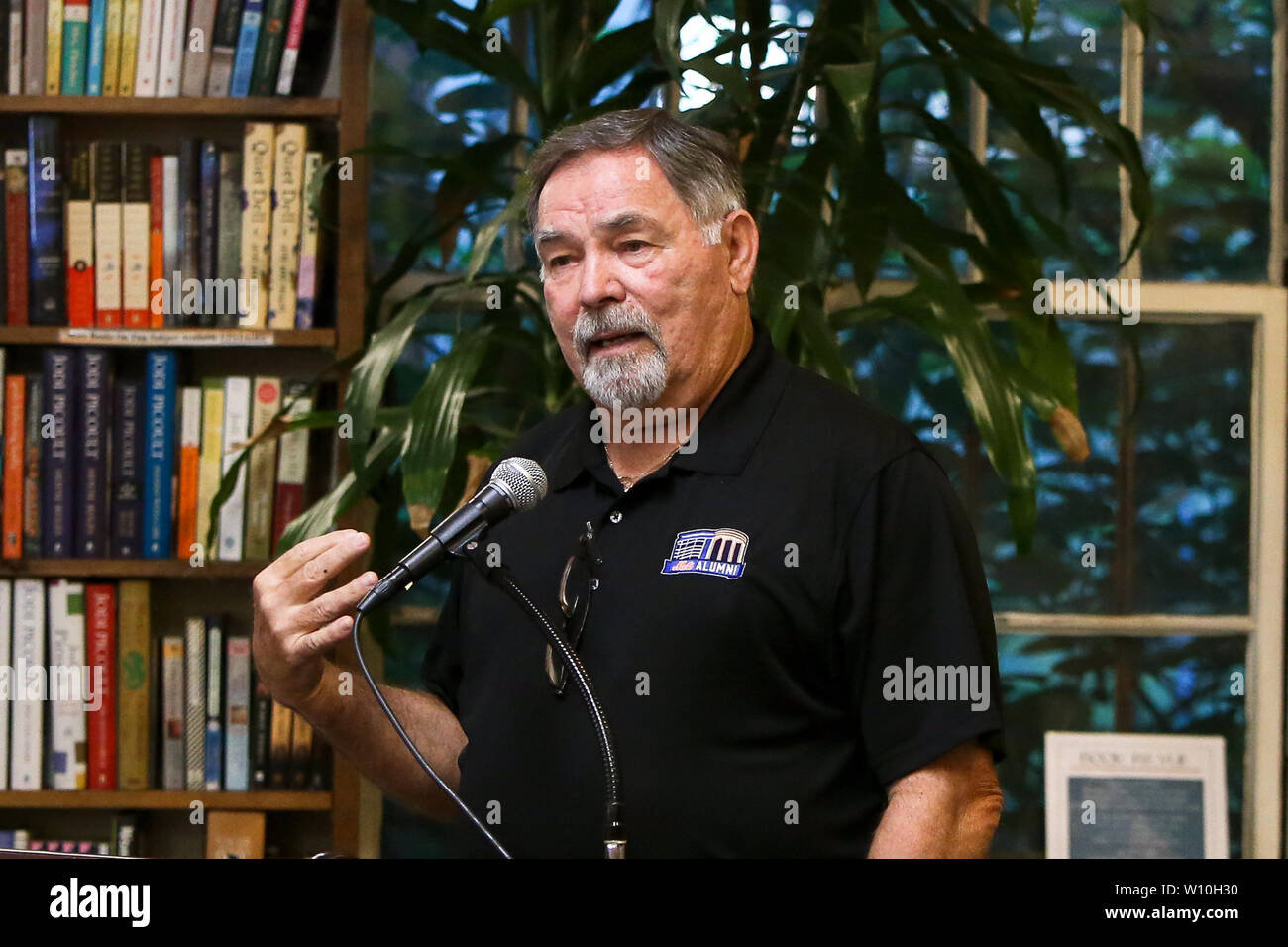 HUNTINGTON, NY-JUN 26 : ancien joueur de baseball Ron Swoboda parle lors de la signature de son livre 'ici est le piège' au Réservez Revue le 26 juin 2019. Banque D'Images