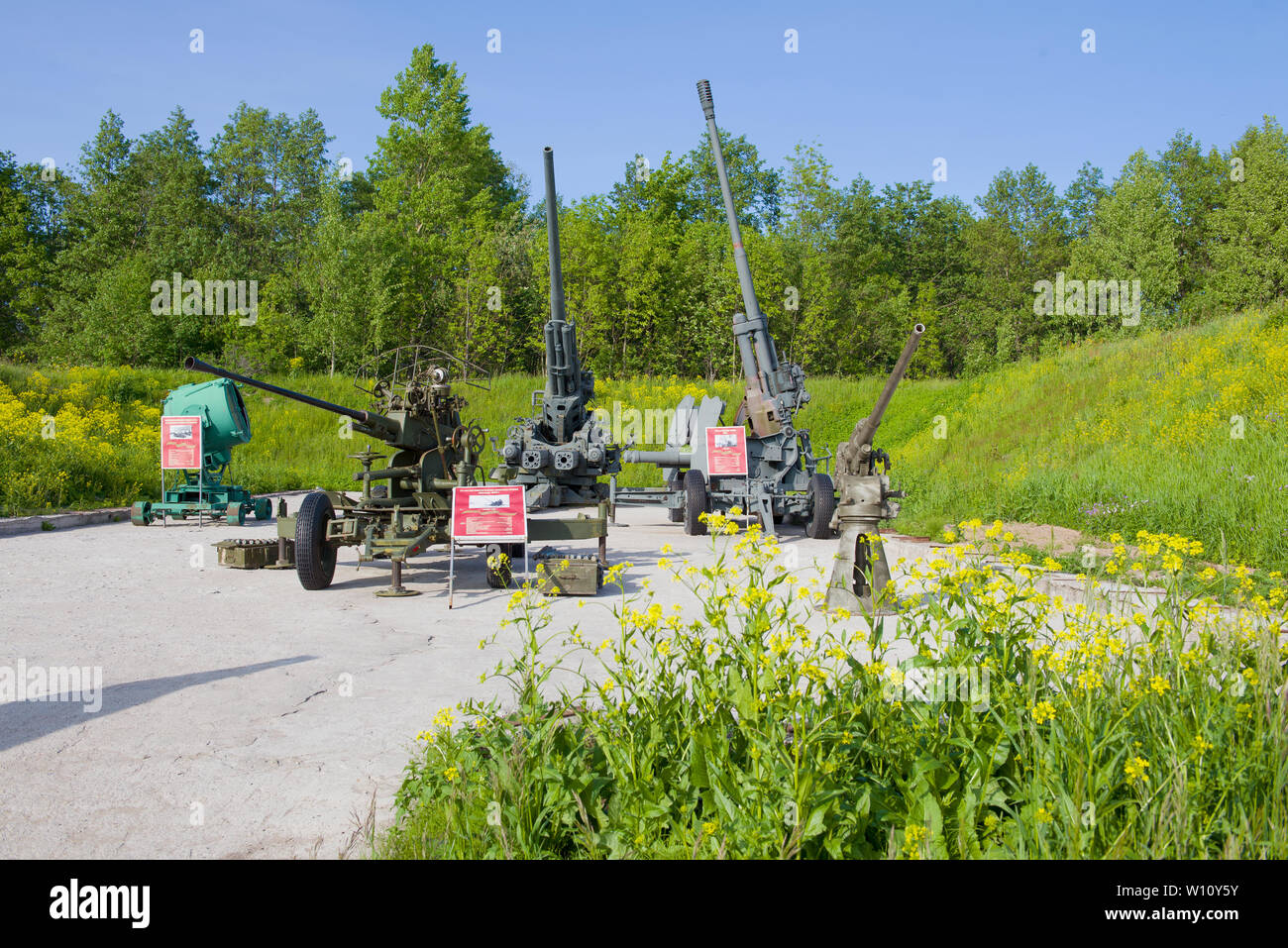SAINT-PÉTERSBOURG, RUSSIE - 03 juin 2019 : exposition d'artillerie anti-aérienne dans le Patriot park sur une journée ensoleillée. Kronstadt Banque D'Images