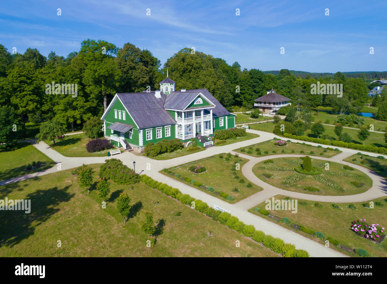 PUSHKINSKIE GORY, RUSSIE - 11 juin 2018 : vue sur le manoir de la famille du poète russe Pouchkine A.S. dans la succession d'Petrovskoe (tir Banque D'Images