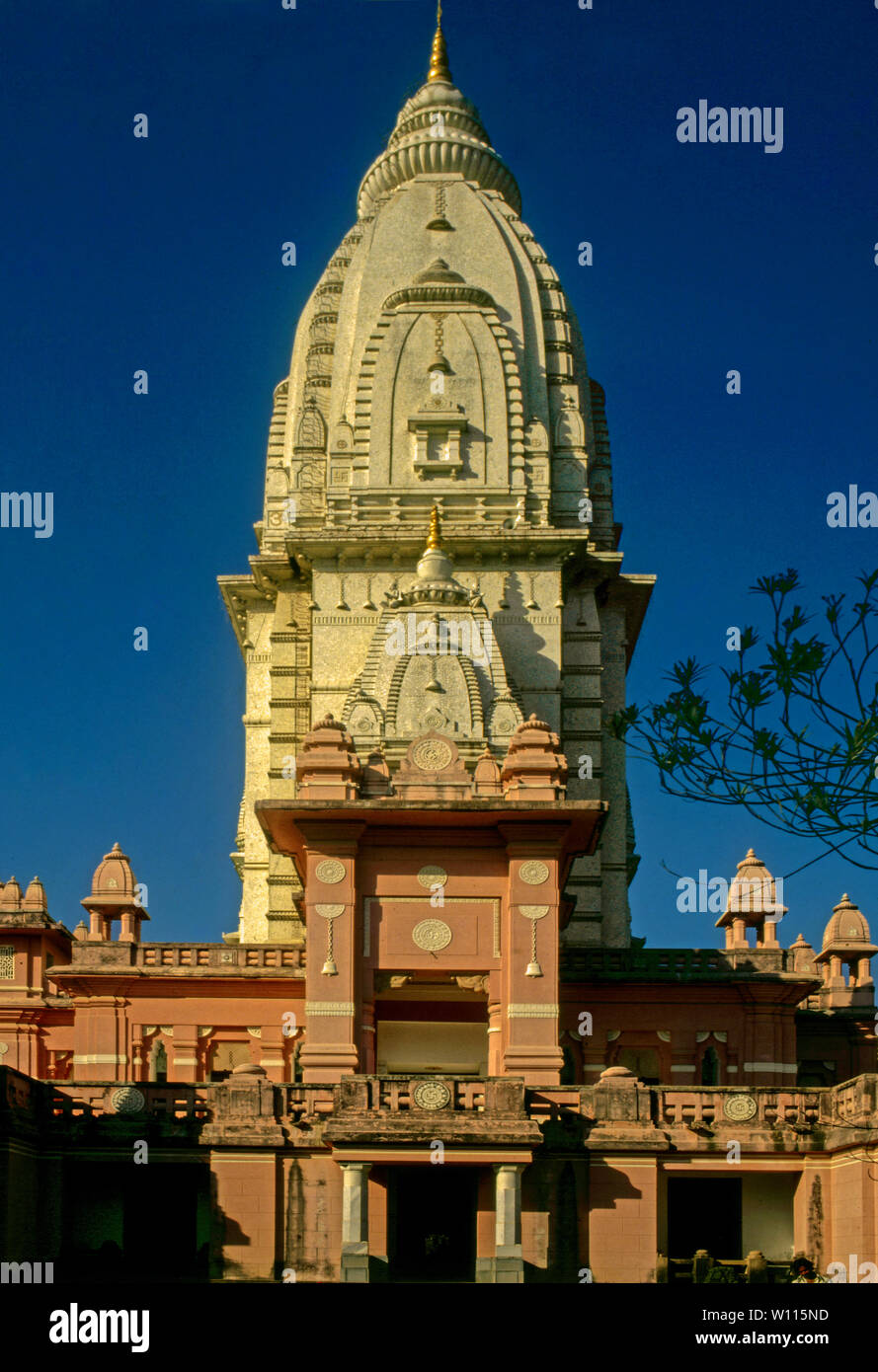 Jub 17 2005 B.H.U. Campus de l'Université Banaras Hindu Temple-Kashivishwanath-INDE Bénarès Banque D'Images