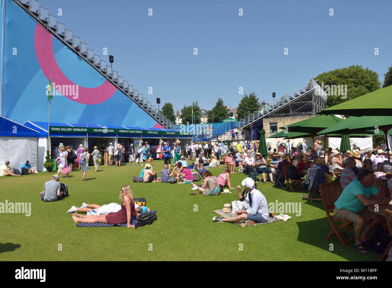 Eastbourne, Royaume-Uni. 29 juin 2019. Temps parfait pour regarder le tennis, si peut-être un peu chaud pour jouer - à Nature Valley International tennis dans le Devonshire Park. Banque D'Images