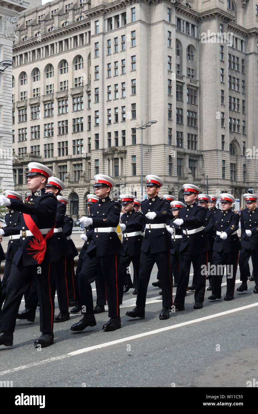 Liverpool, UK, 29 juin 2019. Les anciens combattants et les membres des Forces armées britanniques en mars à la ville de Liverpool sur les Forces armées 2019 Day Parade. Credit : Ken Biggs/Alamy Live News. Banque D'Images