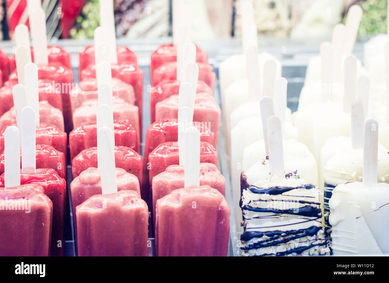La crème glacée italienne gelato, ice lolly, étal dans à Catane, Sicile, Italie Banque D'Images
