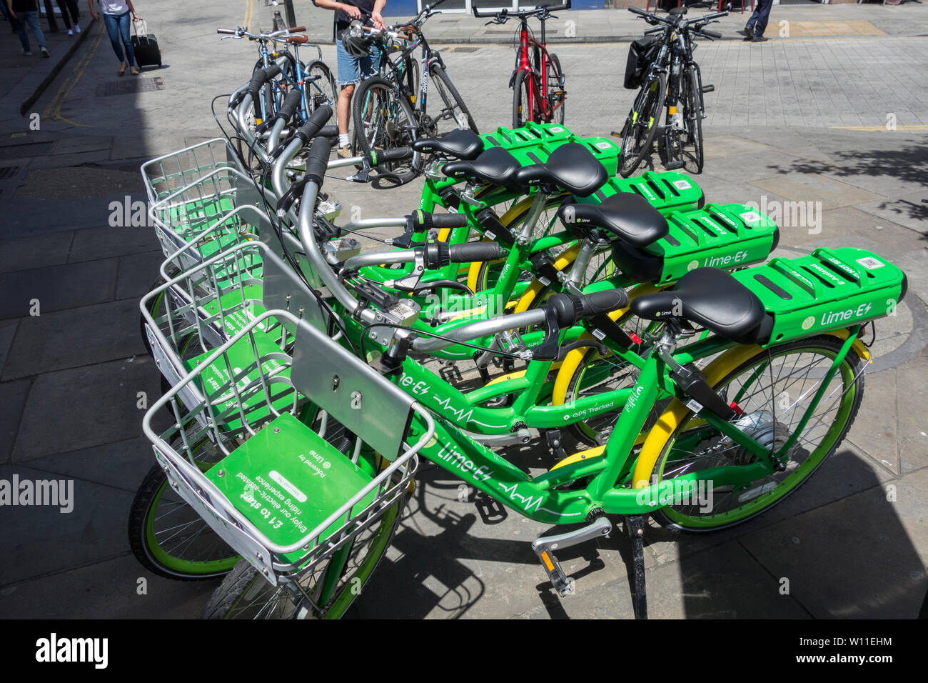 Programme de location de vélos électriques Lime-E dans le centre de Londres, Angleterre, Royaume-Uni Banque D'Images