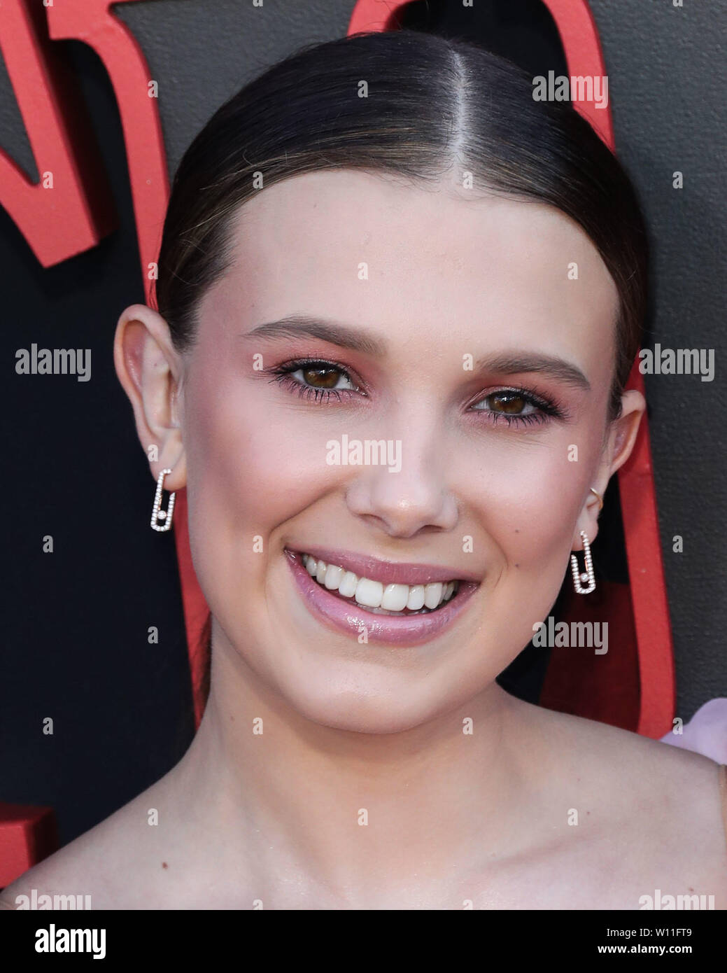 SANTA MONICA, LOS ANGELES, CALIFORNIE, USA - Le 28 juin : actrice Millie Bobby Brown porter Rodarte arrive à la première mondiale de la 'Stranger Netflix choses' Saison 3 tenue à Santa Monica High School le 28 juin 2019 à Santa Monica, Los Angeles, Californie, États-Unis. (Photo par Xavier Collin/Image Press Office) Banque D'Images