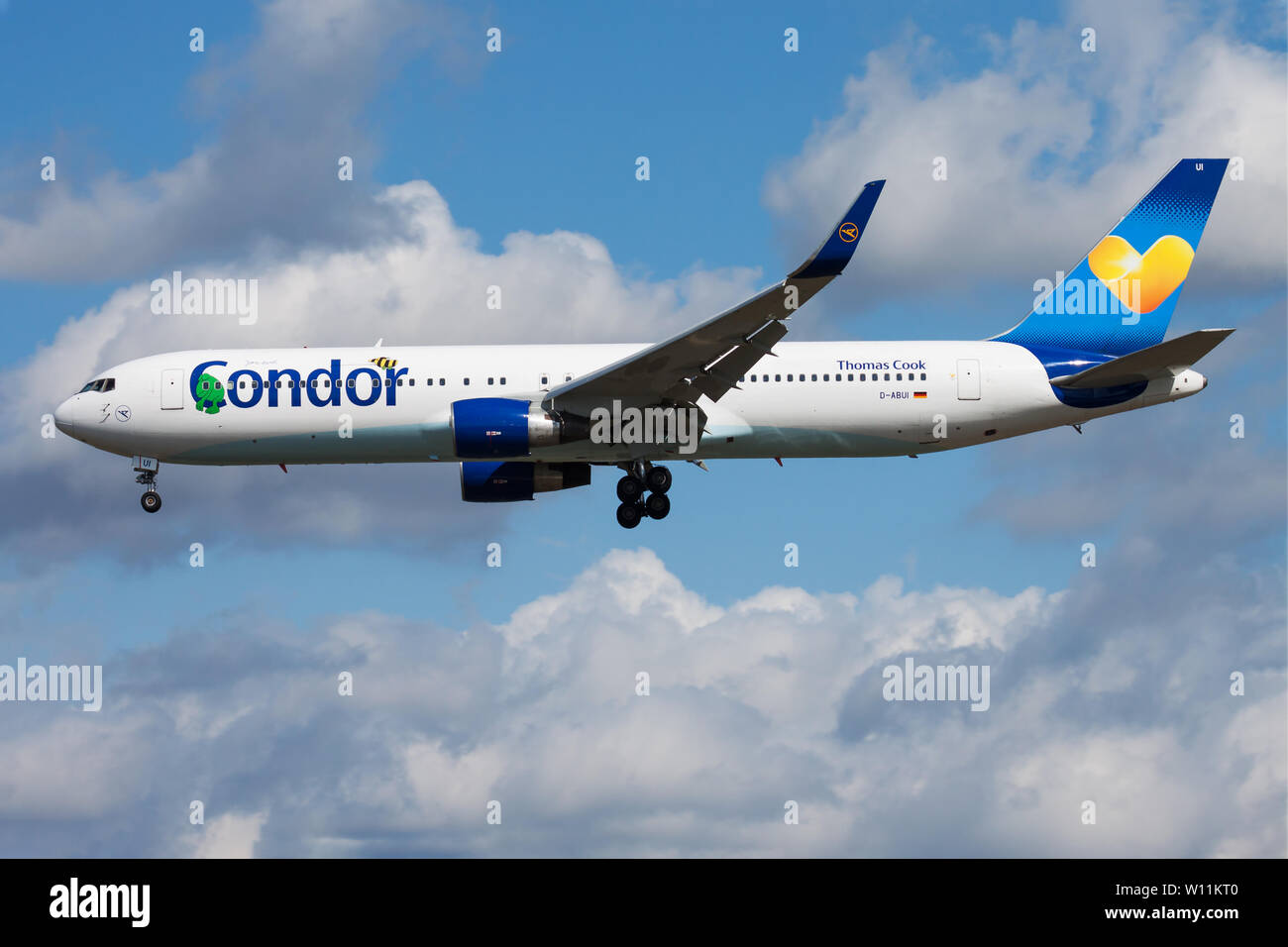 Francfort / ALLEMAGNE - 12 août 2014 : Condor Airlines Boeing 767-300 D-ABUI avion du passager à l'atterrissage à l'aéroport de Francfort Banque D'Images
