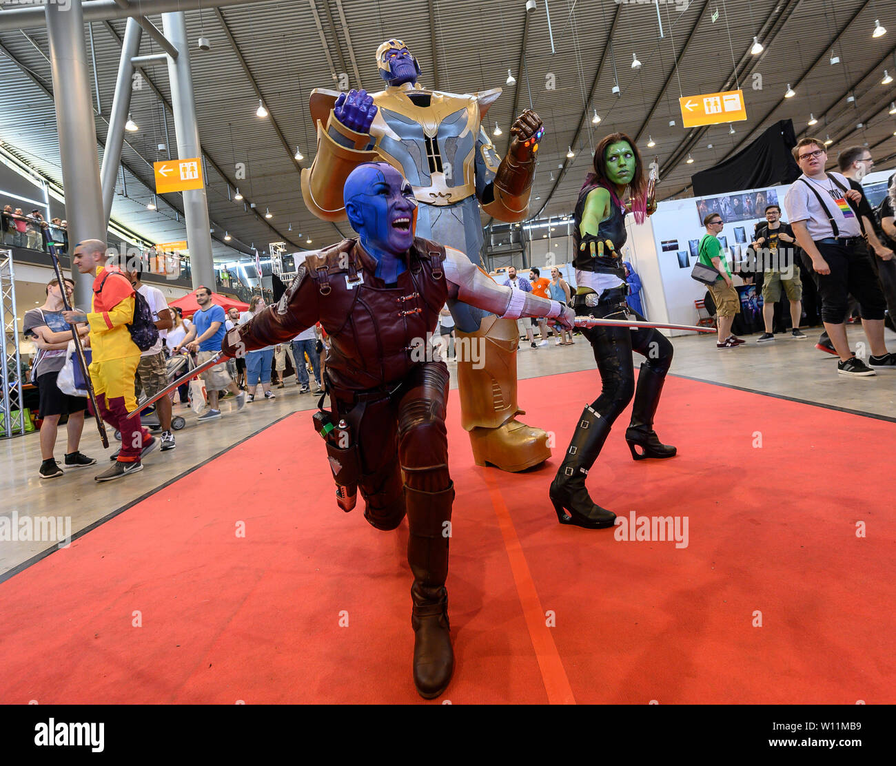 29 juin 2019, Bade-Wurtemberg, Stuttgart : Les participants de la bande dessinée 'juste Comic Con' déguisés en gardiens de la galaxie s'unir pour une photo de groupe. En plus d'un grand distributeur de nombreux commerces pour bd de collection, l'Con propose également des gens qui ont l'occasion de rencontrer, d'échanger des idées et vivre leur hobby commun. Photo : Daniel Maurer/dpa Banque D'Images