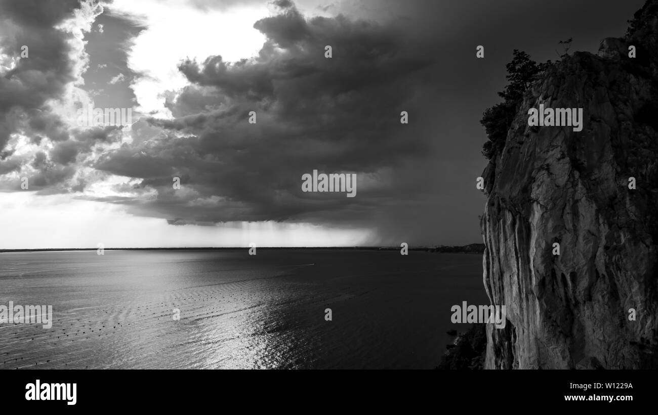 Tempête sur la mer dans le golfe de Trieste, Frioul-Vénétie Julienne, Italie Banque D'Images