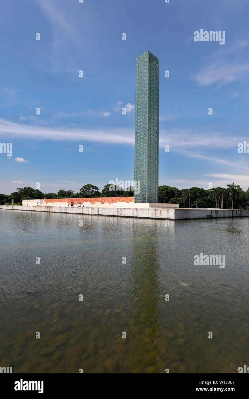 Dhaka, Bangladesh - 23 juin 2019 : une vue de l'Swadhinata Stambha (Monument de l'Indépendance) est un monument national au Bangladesh pour commémorer l'hi Banque D'Images