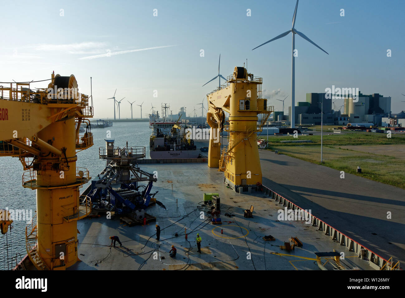 La plate-forme arrière d'un navire de construction vu dans Port Eemshaven, Pays-Bas, Banque D'Images