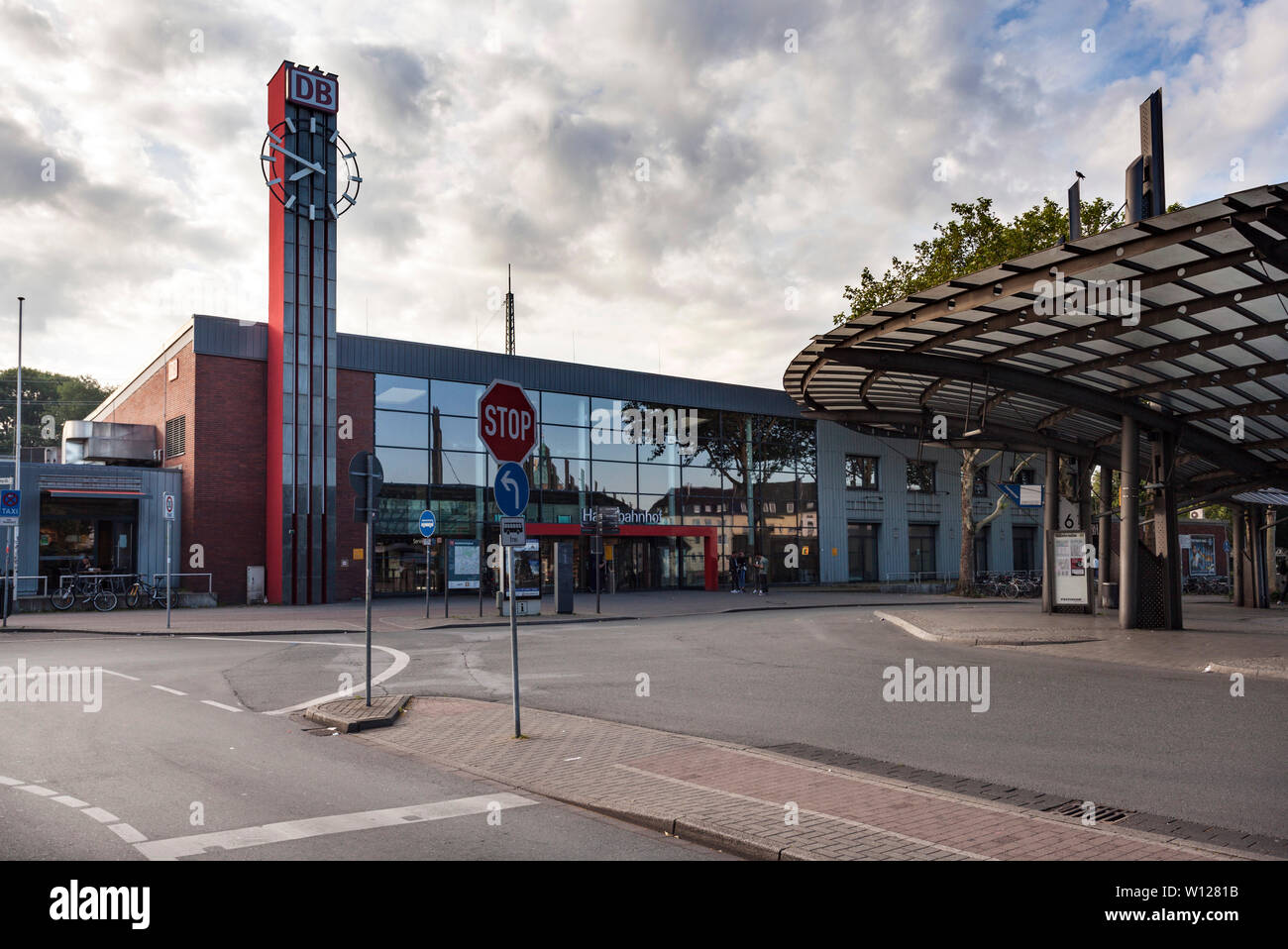 Gare routière moderne Banque de photographies et d’images à haute ...