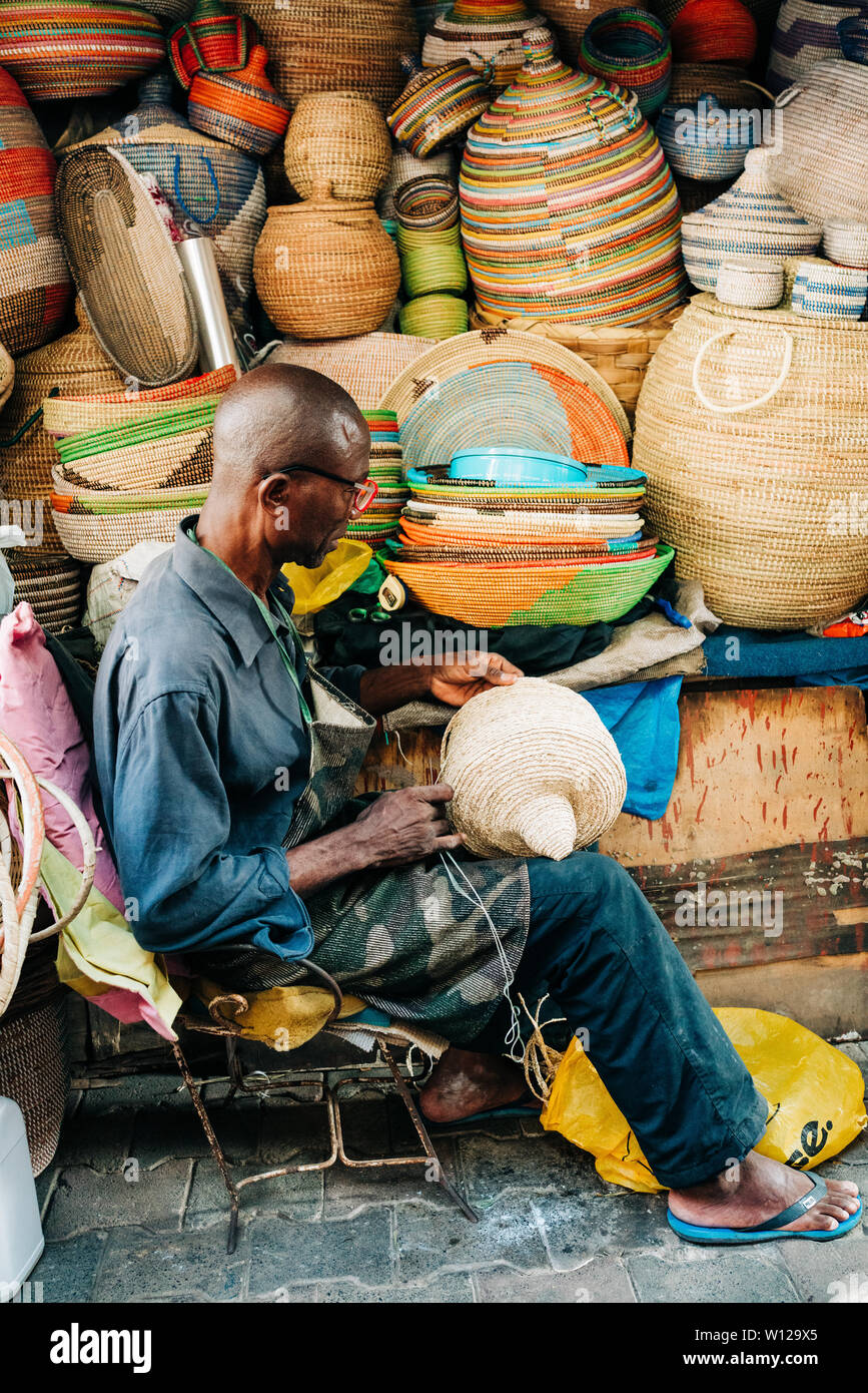 Souvenir dakar senegal basket Banque de photographies et d'images à haute  résolution - Alamy