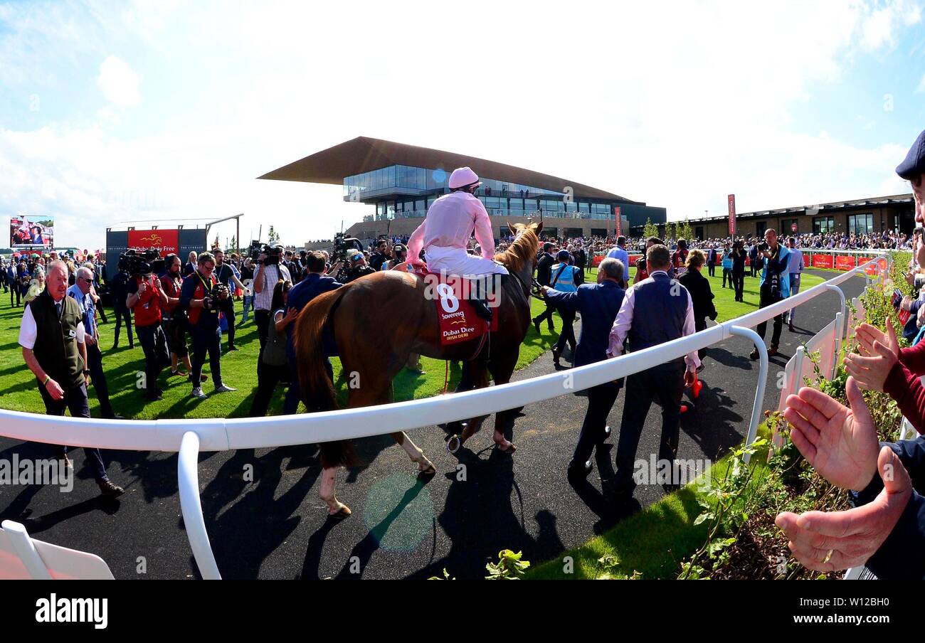 29-6-19 Curragh la scène de la parade après anneau & SOUVERAIN Padraig Beggy a remporté le groupe 1 Dubai Duty Free Derby irlandais Healy (photo) Banque D'Images