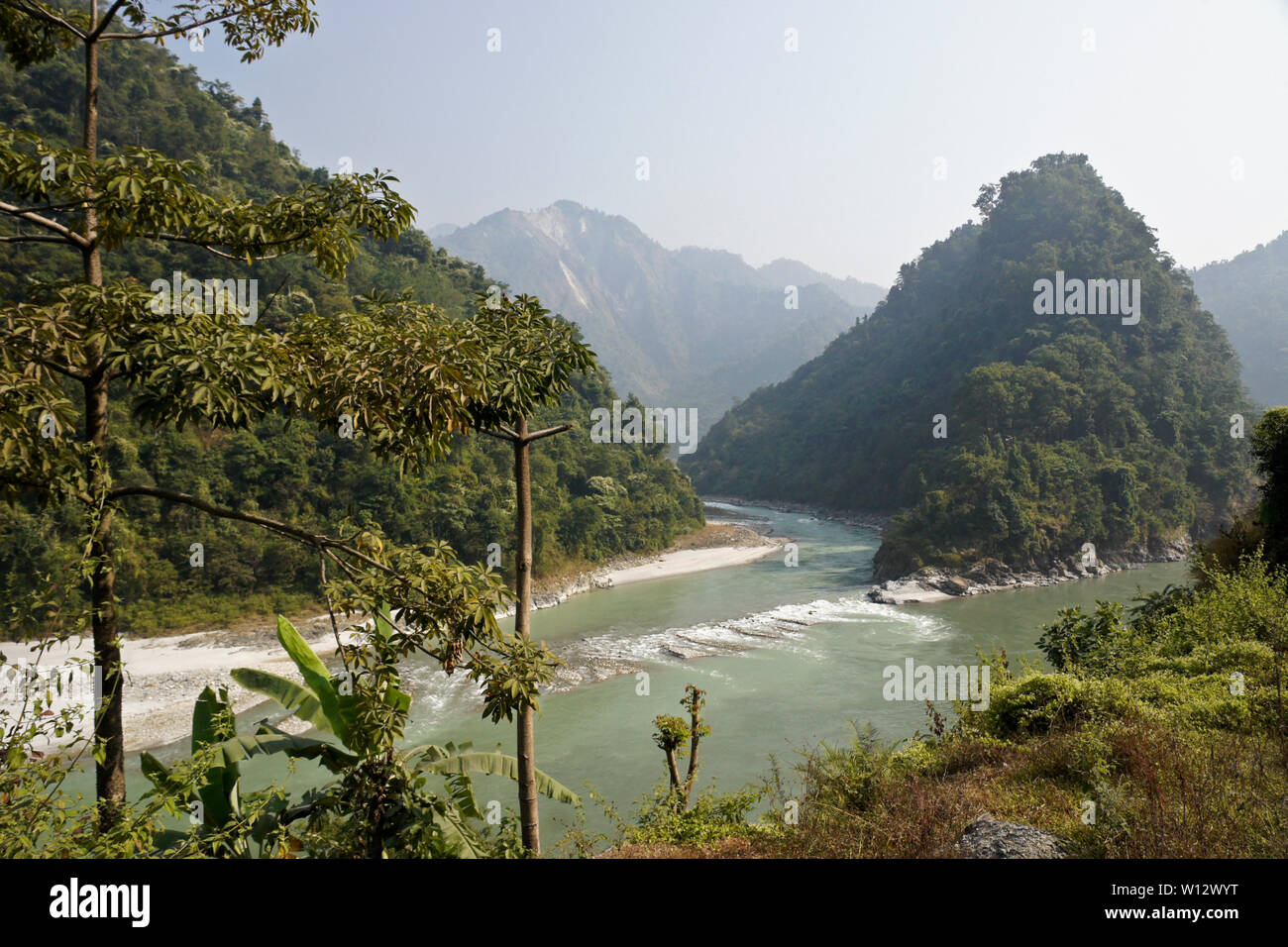 Confluent de Seti Gandaki River avec de la Trisuli (Trishuli) River, district de Chitwan, Népal Banque D'Images