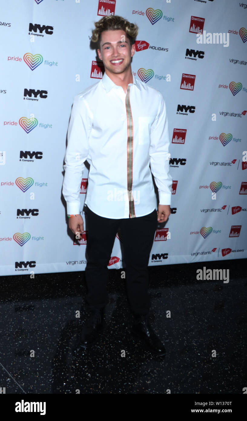 New York, USA . 29 Juin, 2019. Le 29 juin 2019. AJ Pritchard assister à Virgin Atlantic et Virgin Holidays World Pride Célébration à un observatoire mondial à New York le 29 juin 2019:Crédit RW/MediaPunch MediaPunch Crédit : Inc/Alamy Live News Banque D'Images